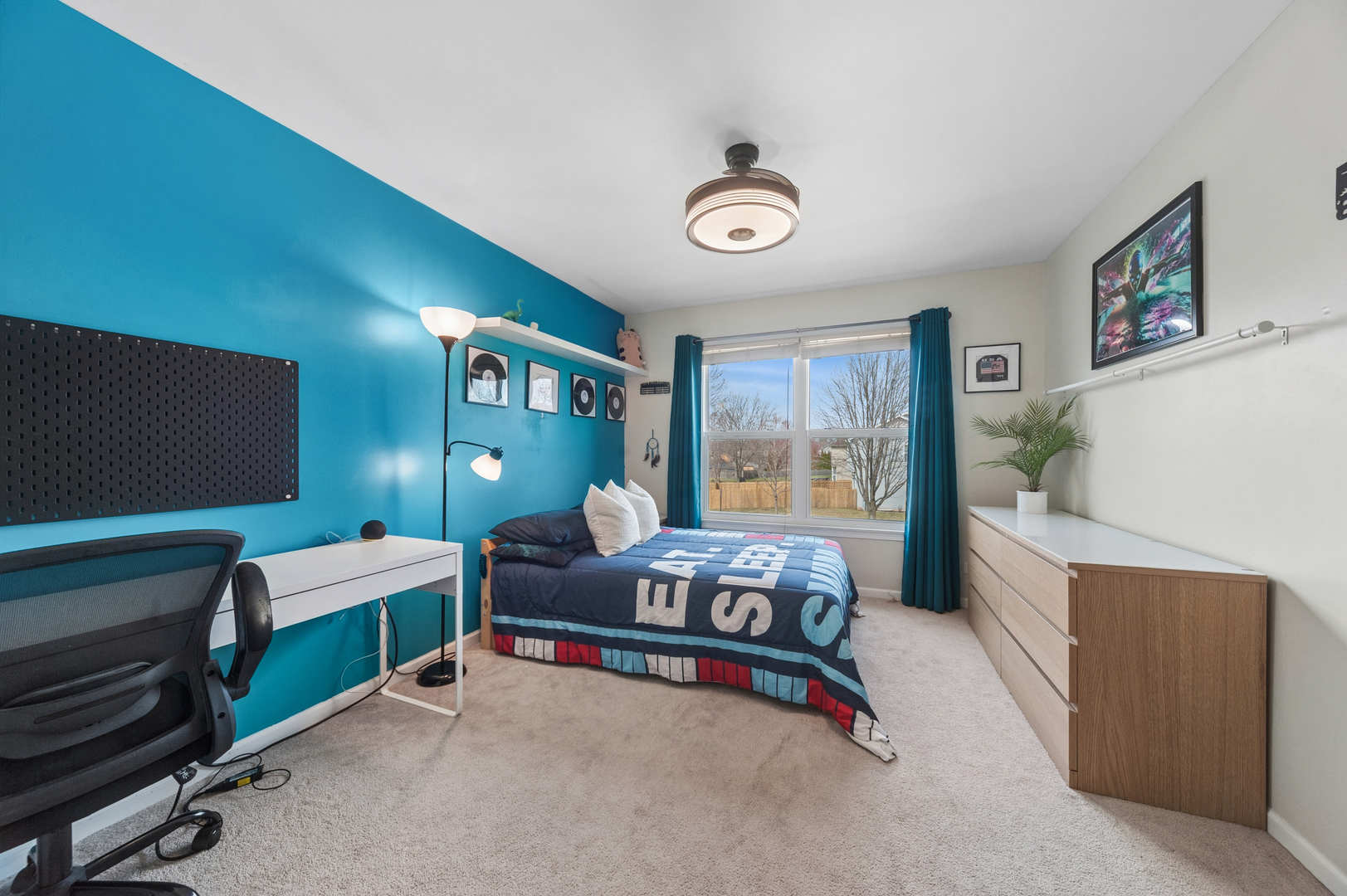 305 Hampton Road, Sugar Grove, IL 60554