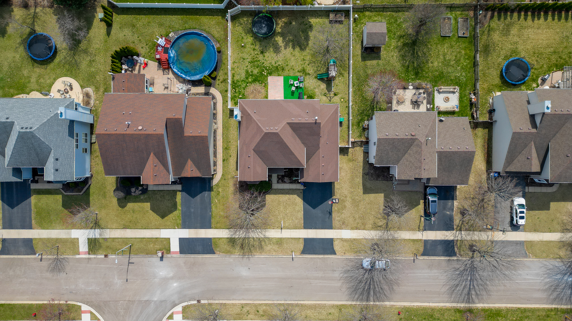 305 Hampton Road, Sugar Grove, IL 60554