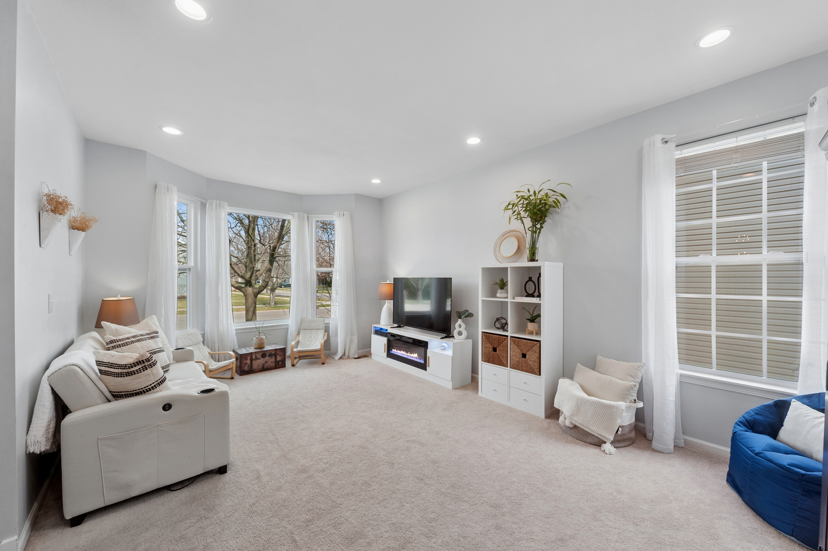 305 Hampton Road, Sugar Grove, IL 60554