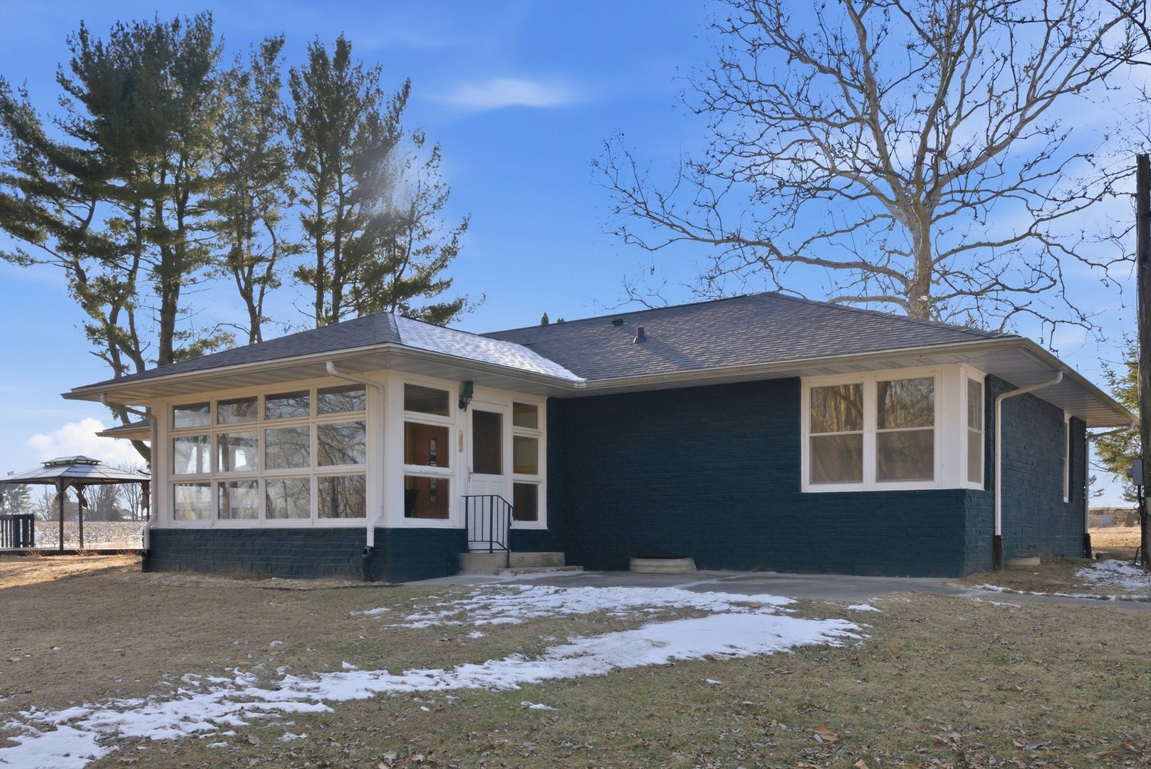 1834 Wolverine Road, Dixon, IL 61021