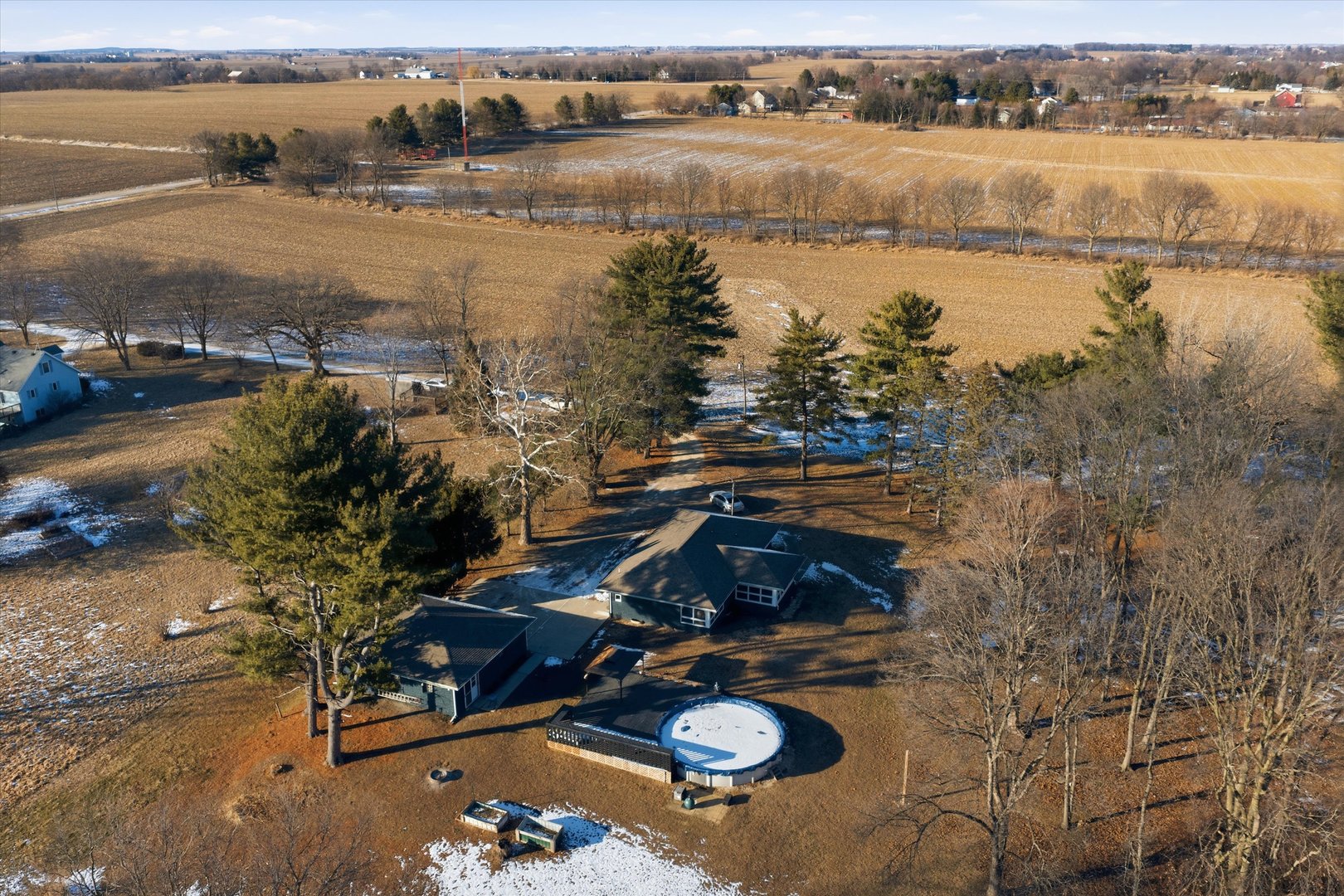 1834 Wolverine Road, Dixon, IL 61021