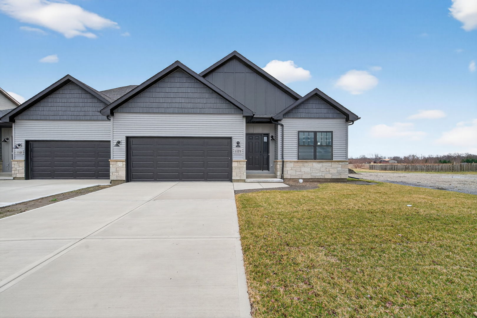 1175 S Farmstone Drive, Diamond, IL 60416