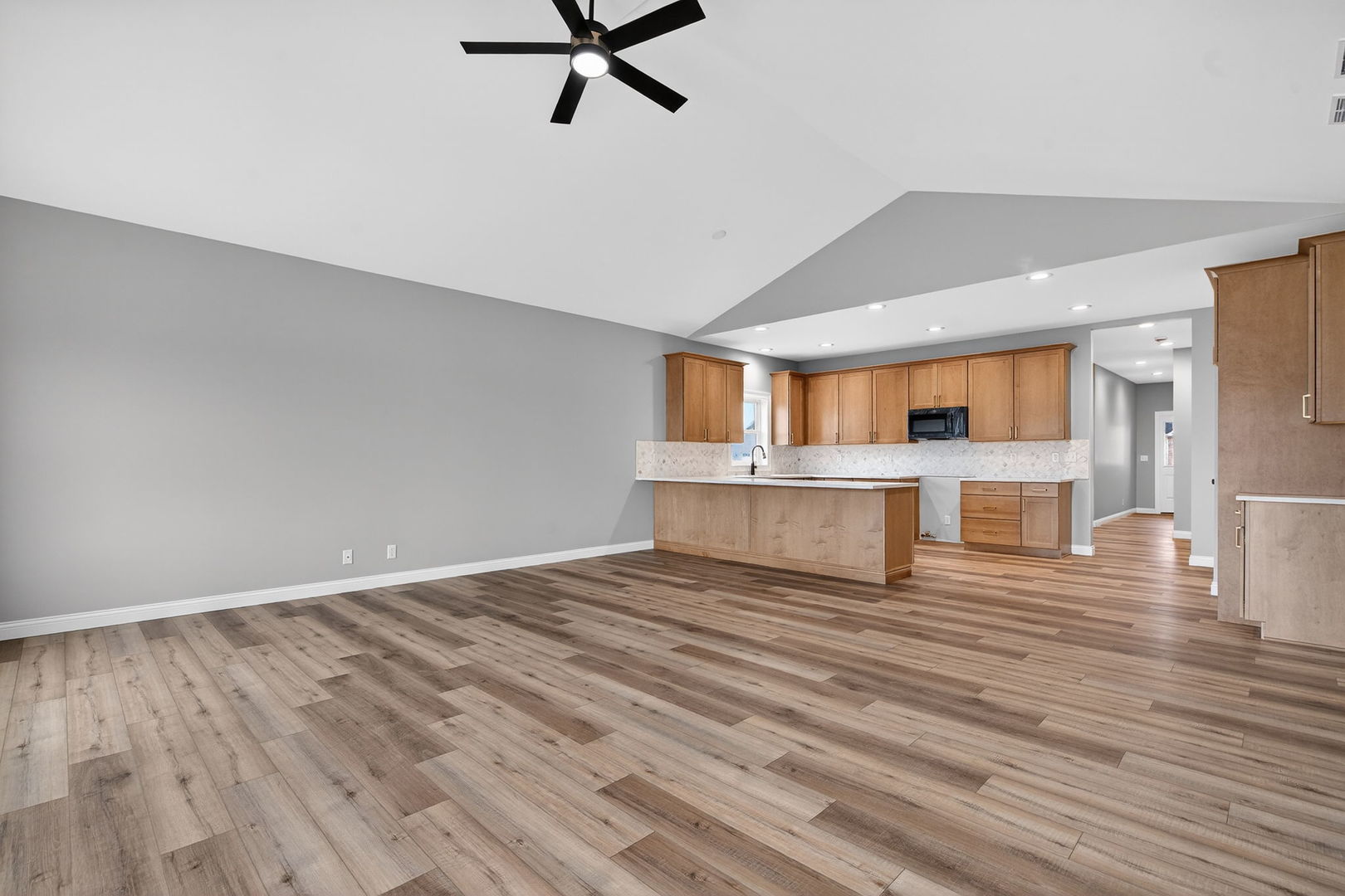 1175 S Farmstone Drive, Diamond, IL 60416