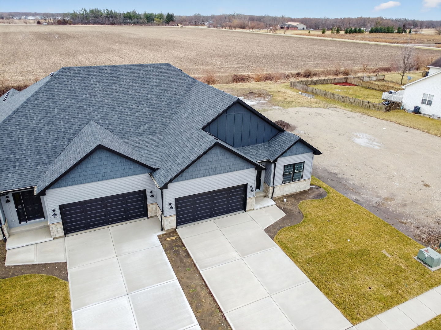 1175 S Farmstone Drive, Diamond, IL 60416