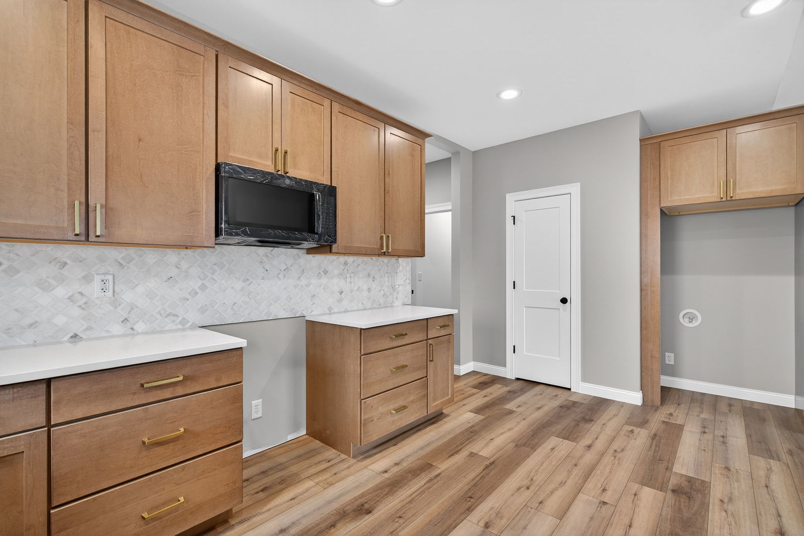 1175 S Farmstone Drive, Diamond, IL 60416