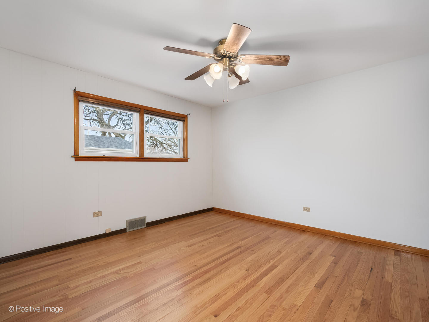 18547 Lexington Avenue, Homewood, IL 60430