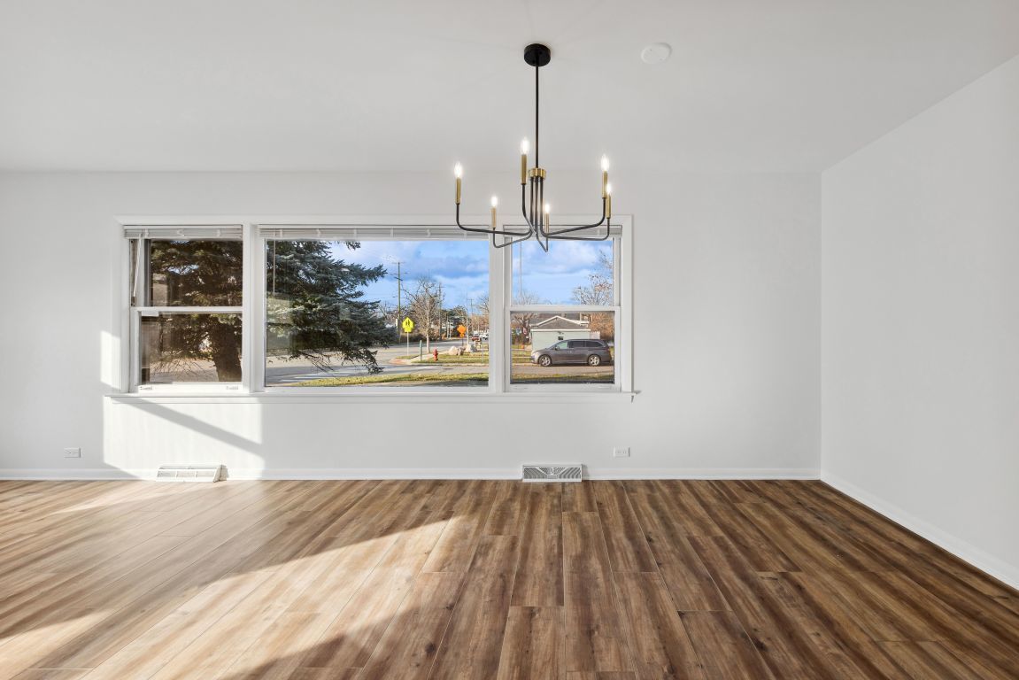 4647 Johnson Avenue, Western Springs, IL 60558