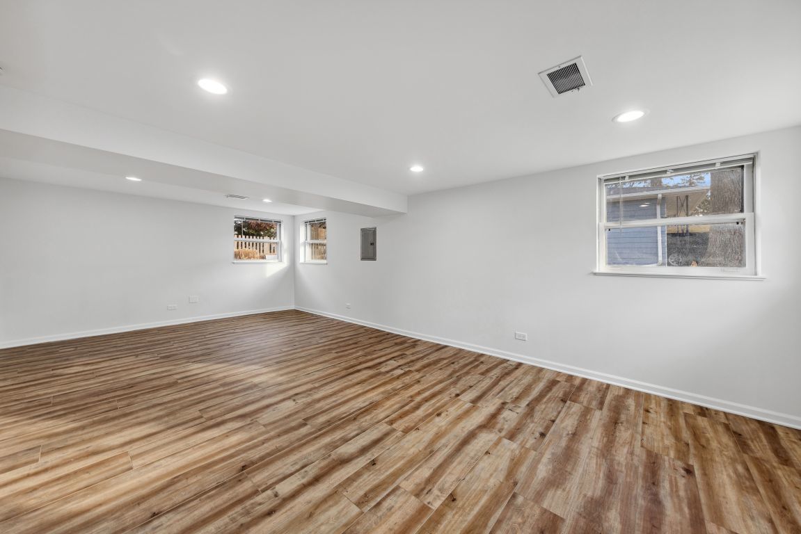 4647 Johnson Avenue, Western Springs, IL 60558