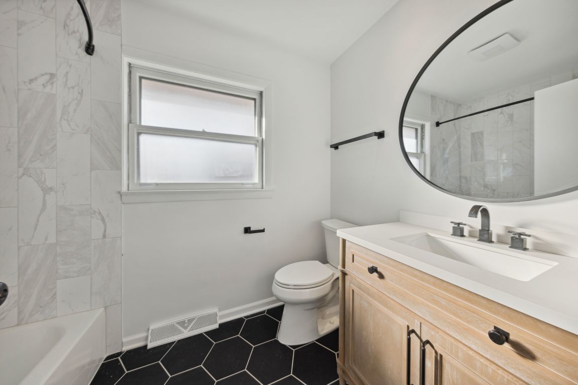 4647 Johnson Avenue, Western Springs, IL 60558