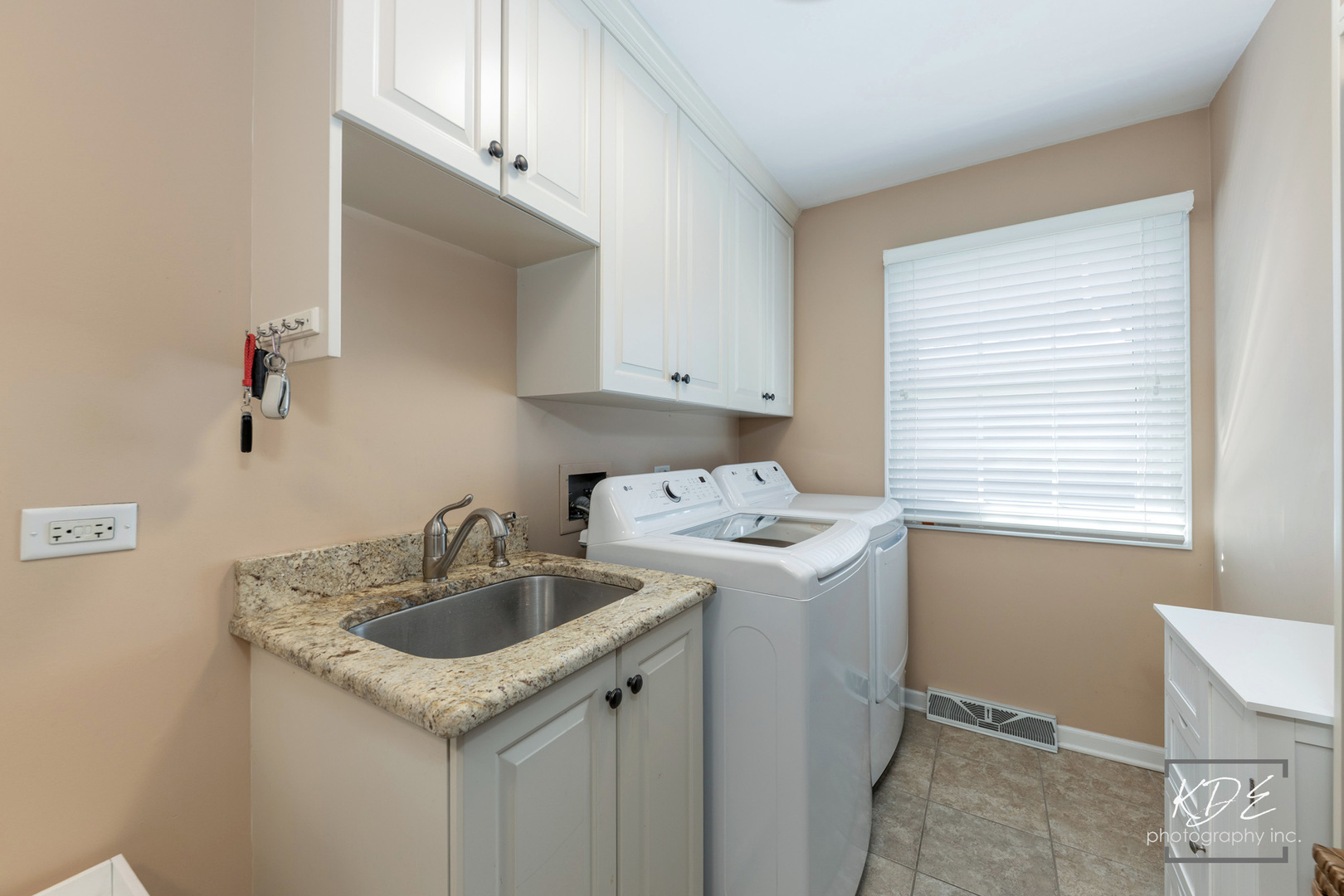 992 Belaire Court, Naperville, IL 60563