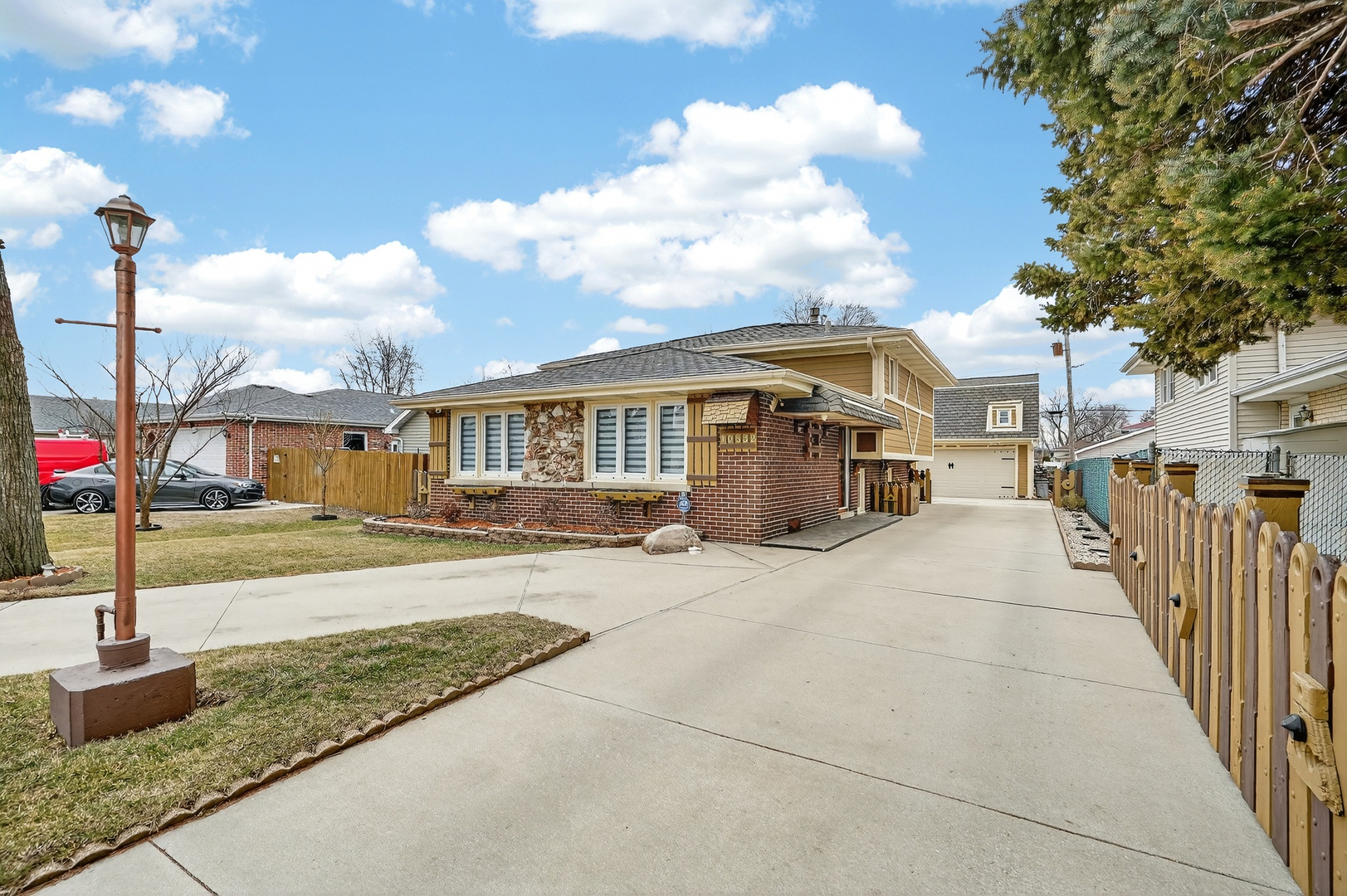 10532 S 80th Court, Palos Hills, IL 60465