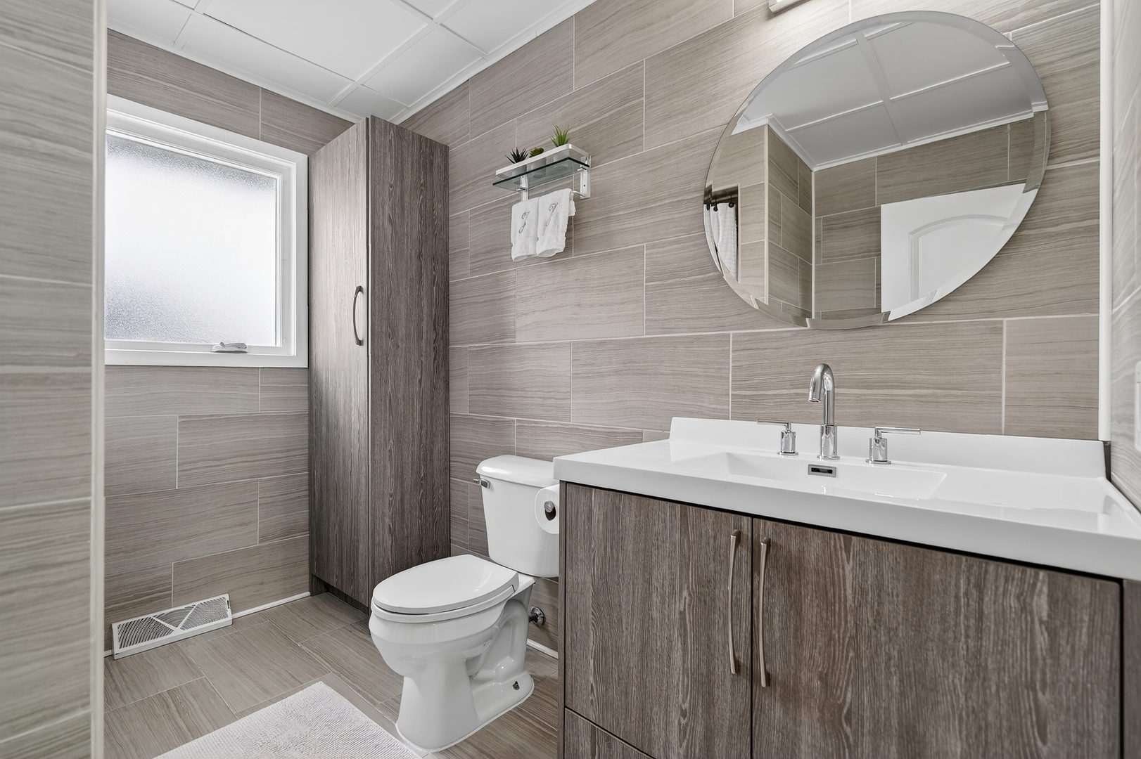 10532 S 80th Court, Palos Hills, IL 60465