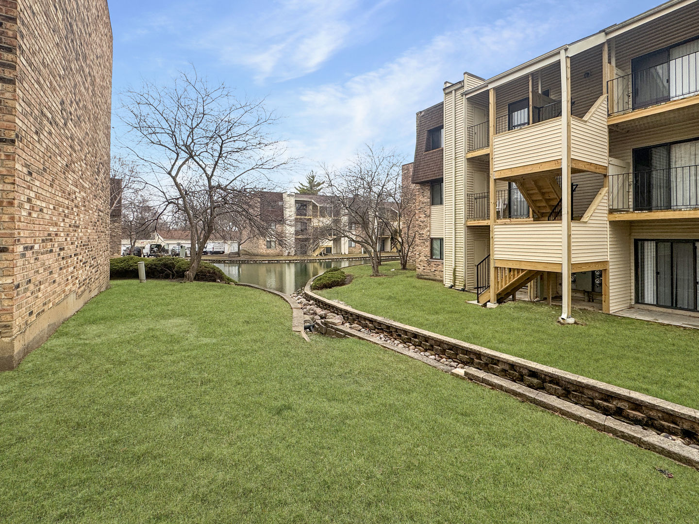 191 N Waters Edge Drive #101, Glendale Heights, IL 60139