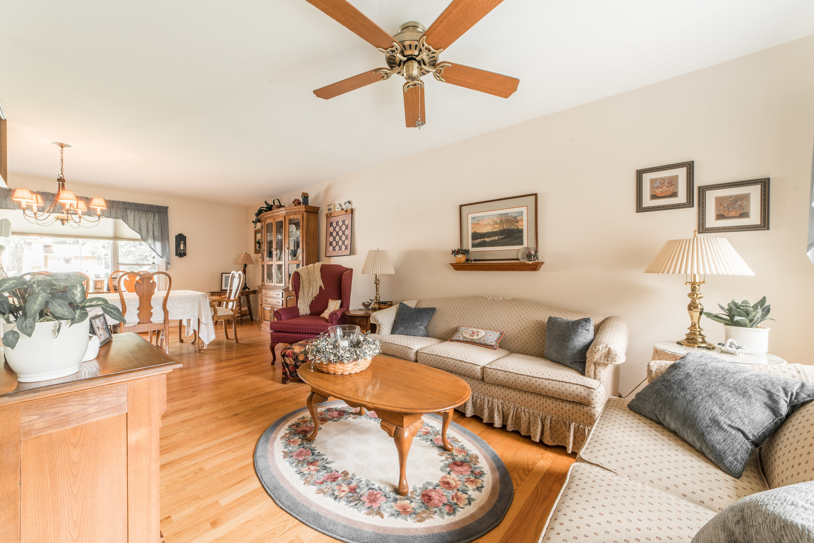 731 Hawthorne Circle, Lombard, IL 60148