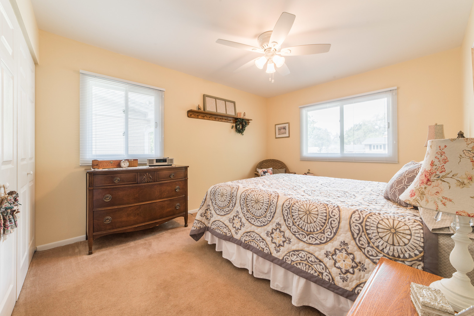 731 Hawthorne Circle, Lombard, IL 60148