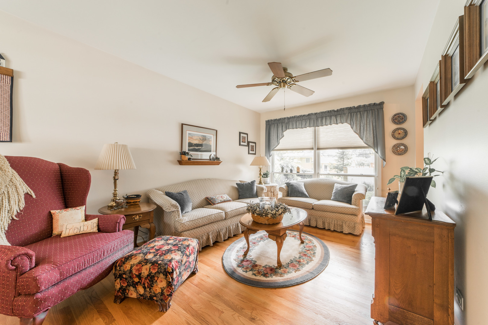 731 Hawthorne Circle, Lombard, IL 60148