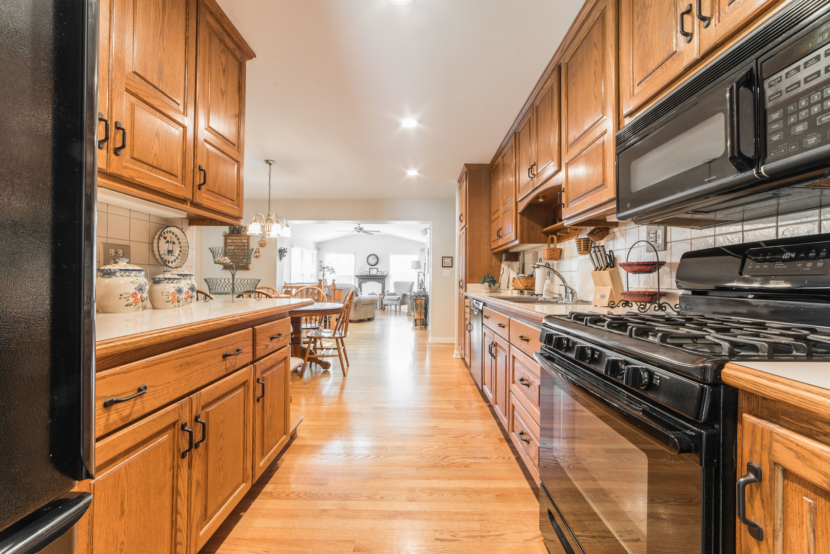 731 Hawthorne Circle, Lombard, IL 60148