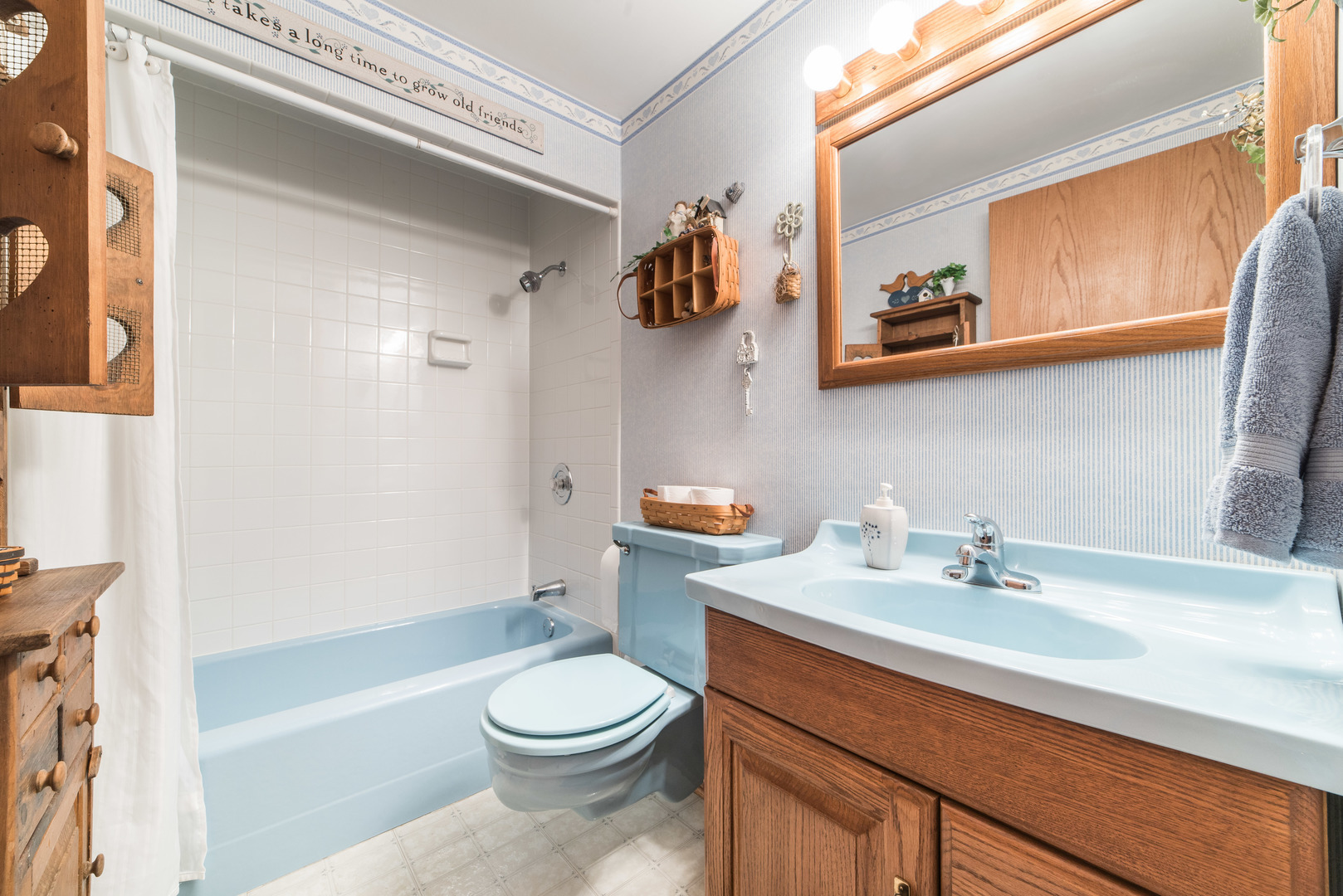 731 Hawthorne Circle, Lombard, IL 60148