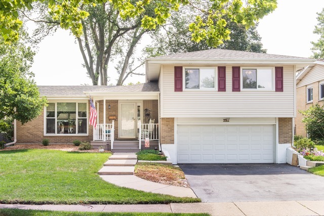 731 Hawthorne Circle, Lombard, IL 60148