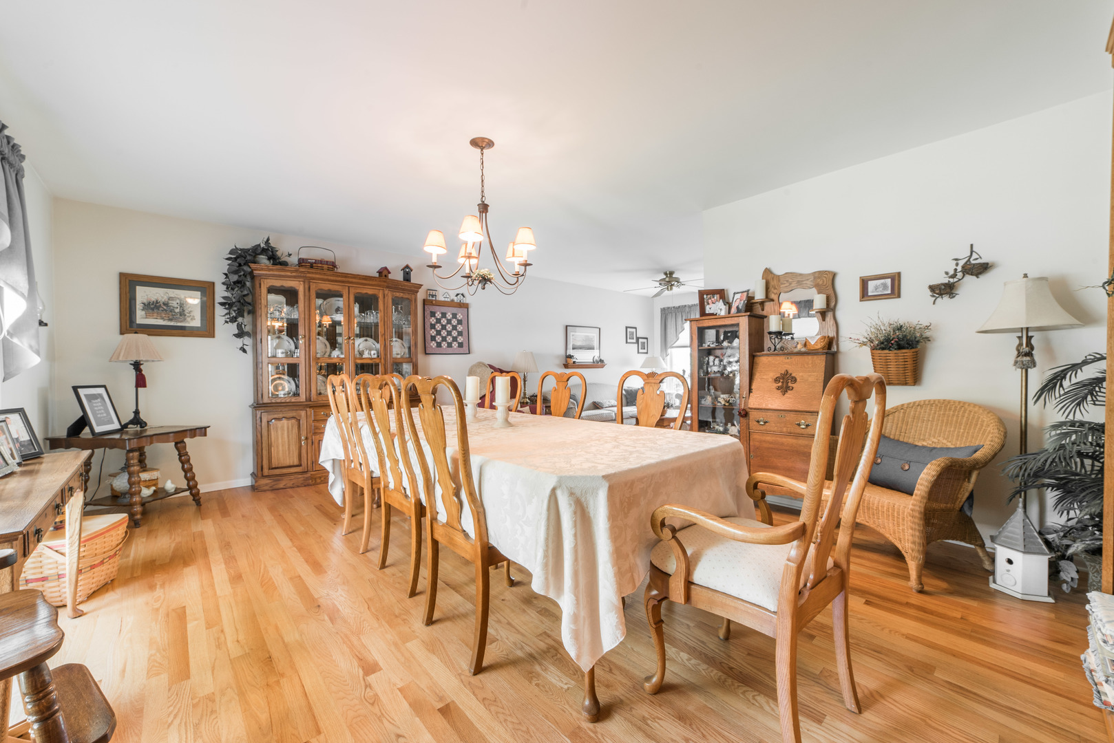 731 Hawthorne Circle, Lombard, IL 60148