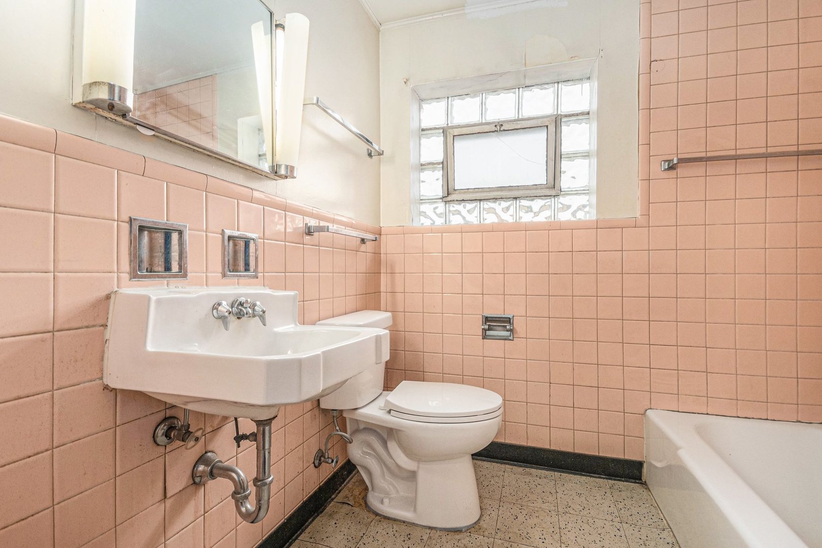 5232 S Lotus Avenue, Chicago, IL 60638