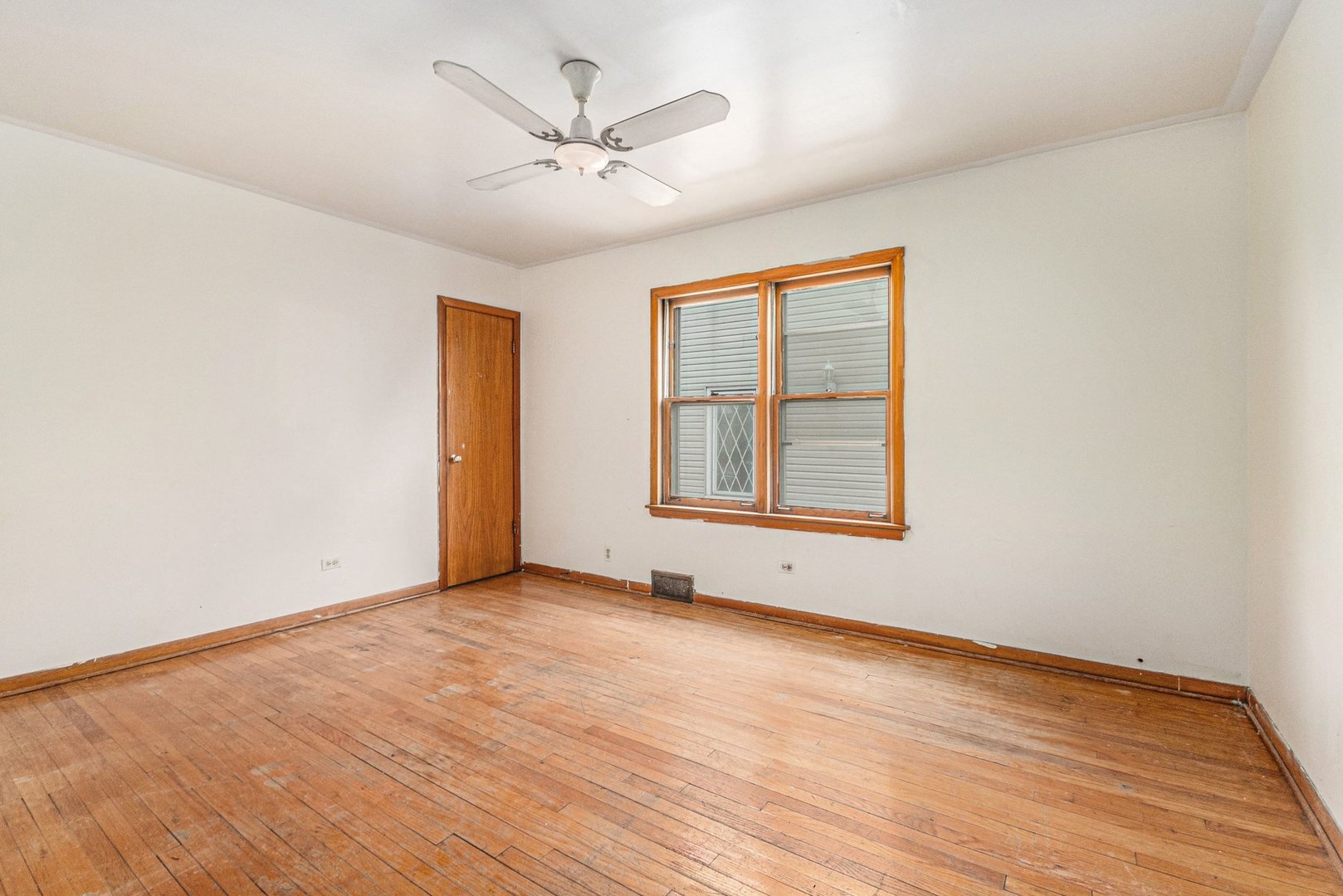 5232 S Lotus Avenue, Chicago, IL 60638