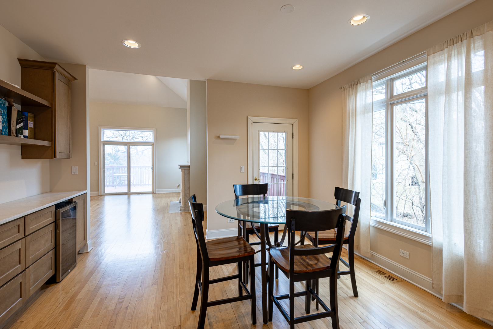 6441 Blackhawk Trail, Indian Head Park, IL 60525