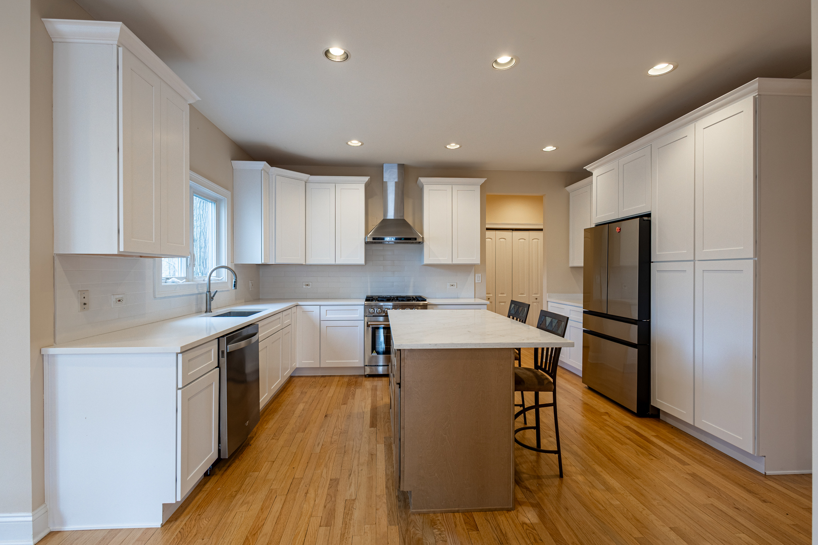 6441 Blackhawk Trail, Indian Head Park, IL 60525