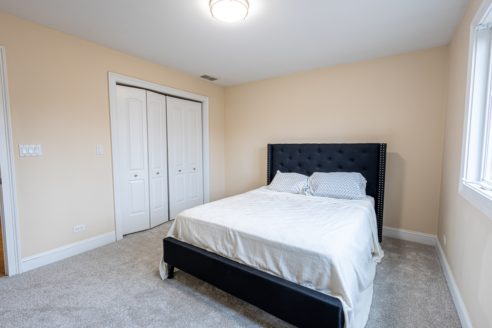 6441 Blackhawk Trail, Indian Head Park, IL 60525