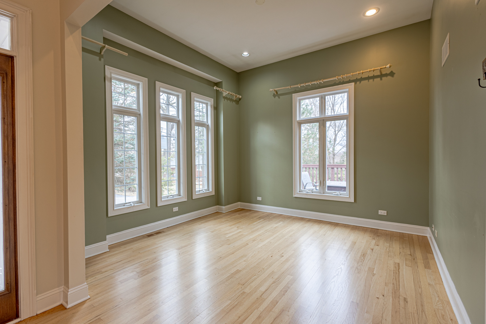 6441 Blackhawk Trail, Indian Head Park, IL 60525