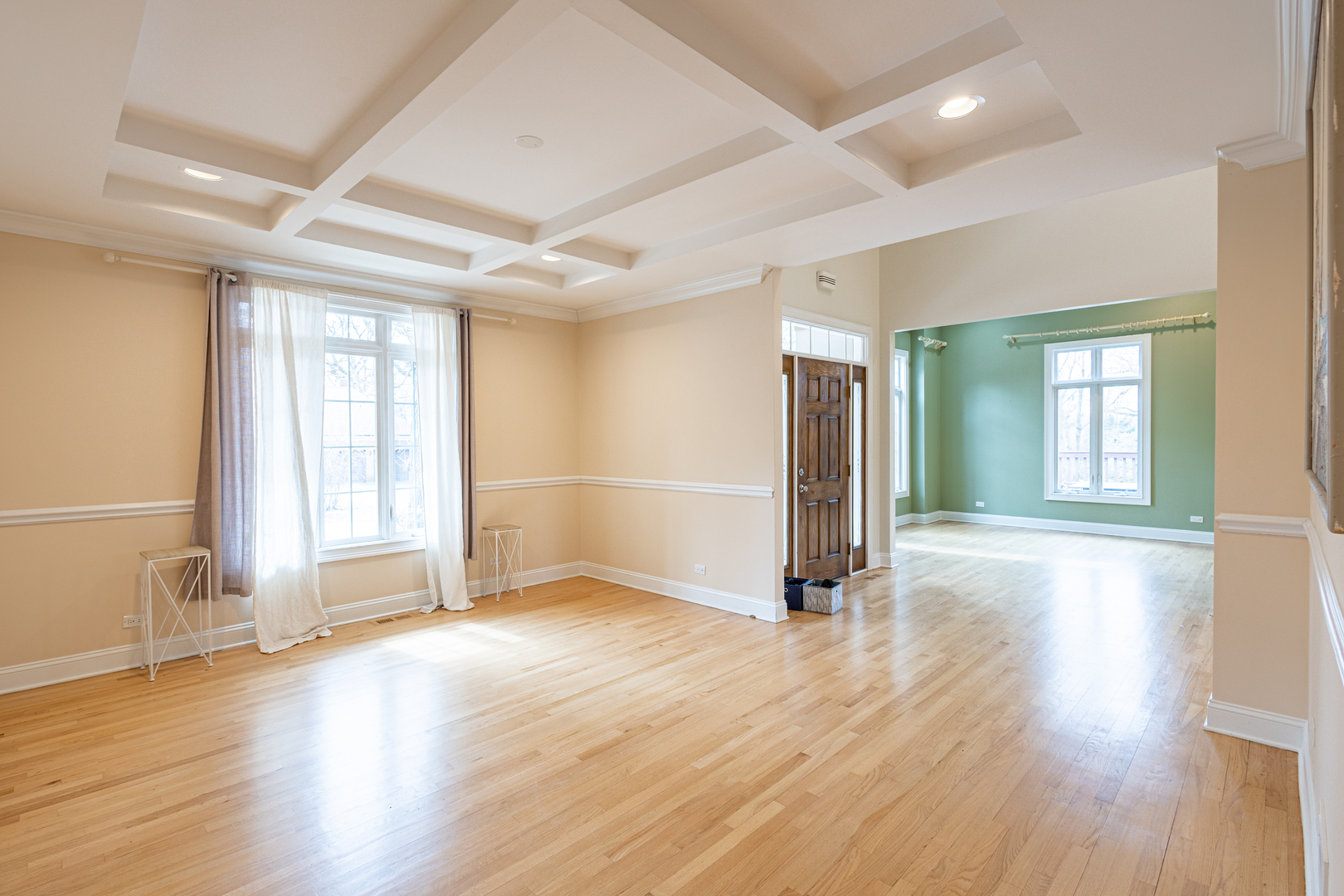 6441 Blackhawk Trail, Indian Head Park, IL 60525