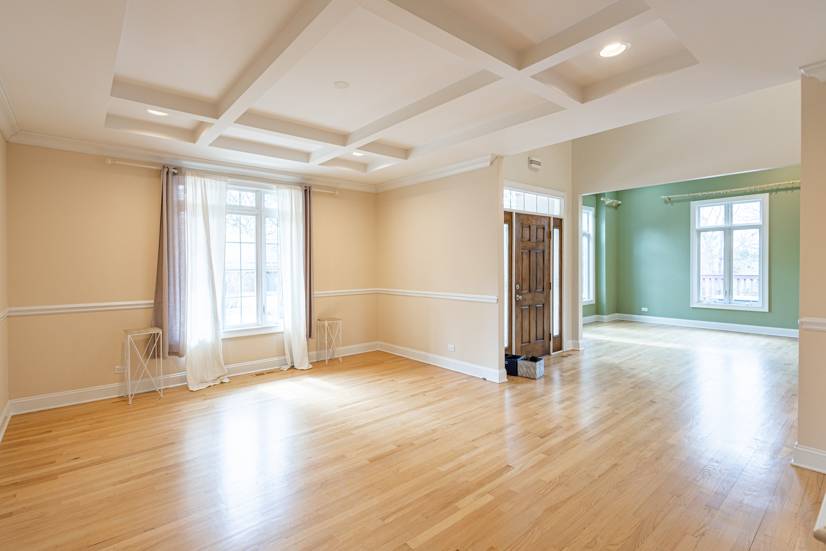 6441 Blackhawk Trail, Indian Head Park, IL 60525