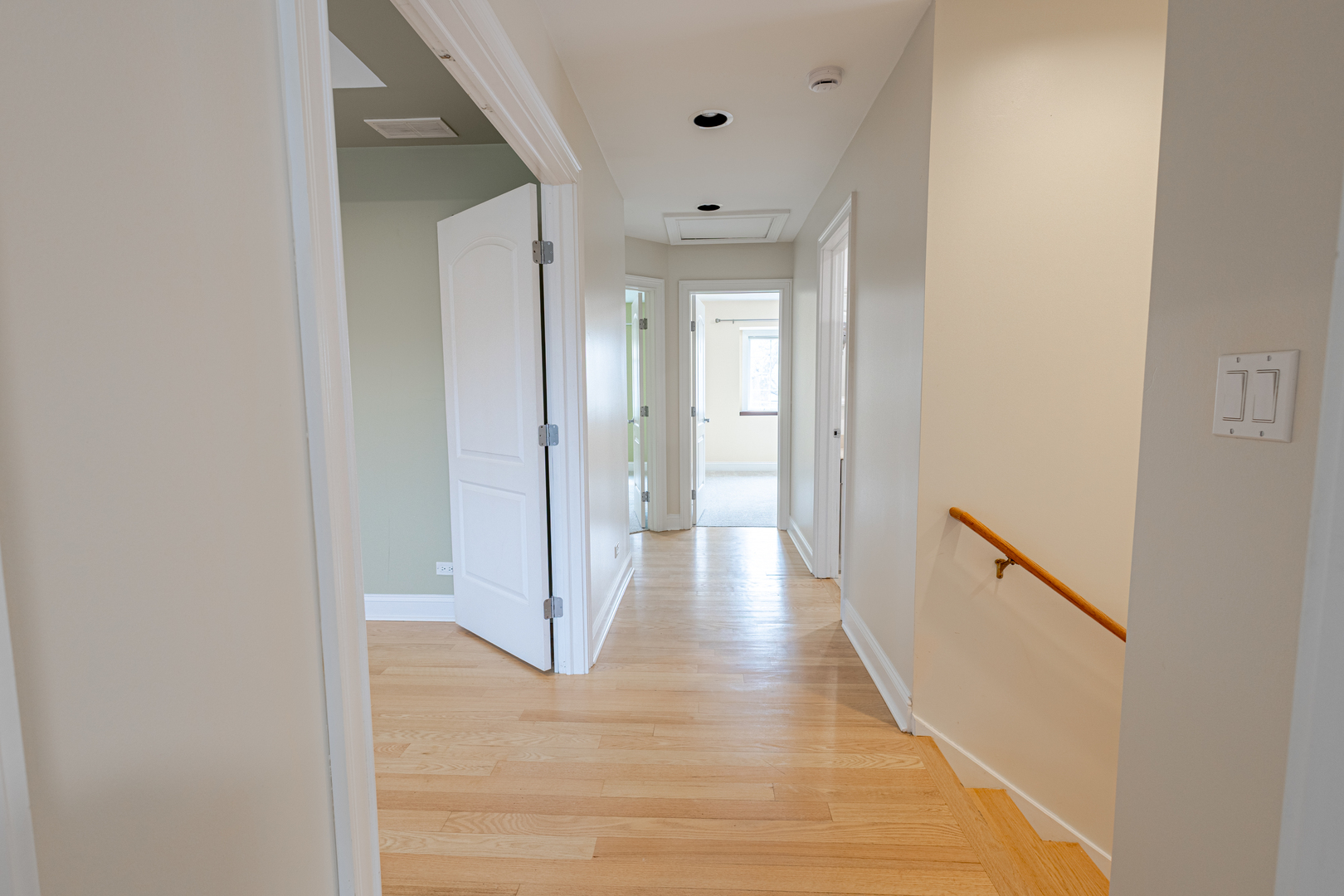 6441 Blackhawk Trail, Indian Head Park, IL 60525