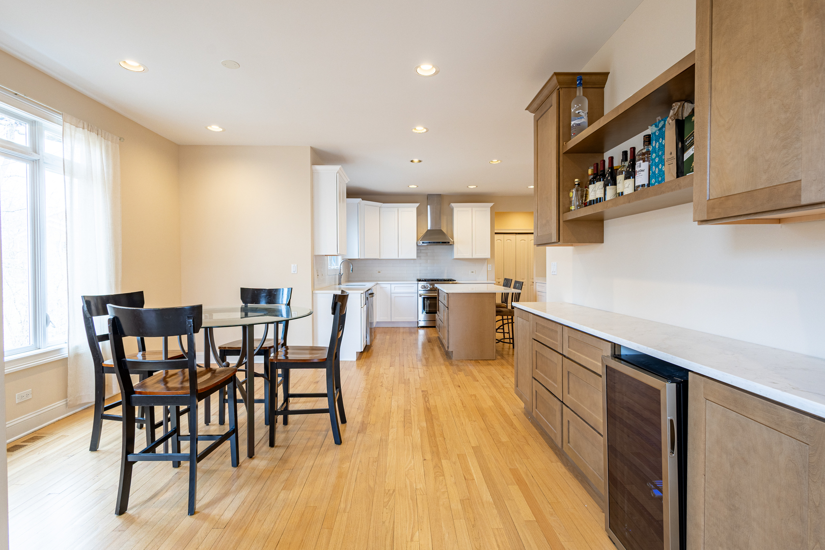 6441 Blackhawk Trail, Indian Head Park, IL 60525