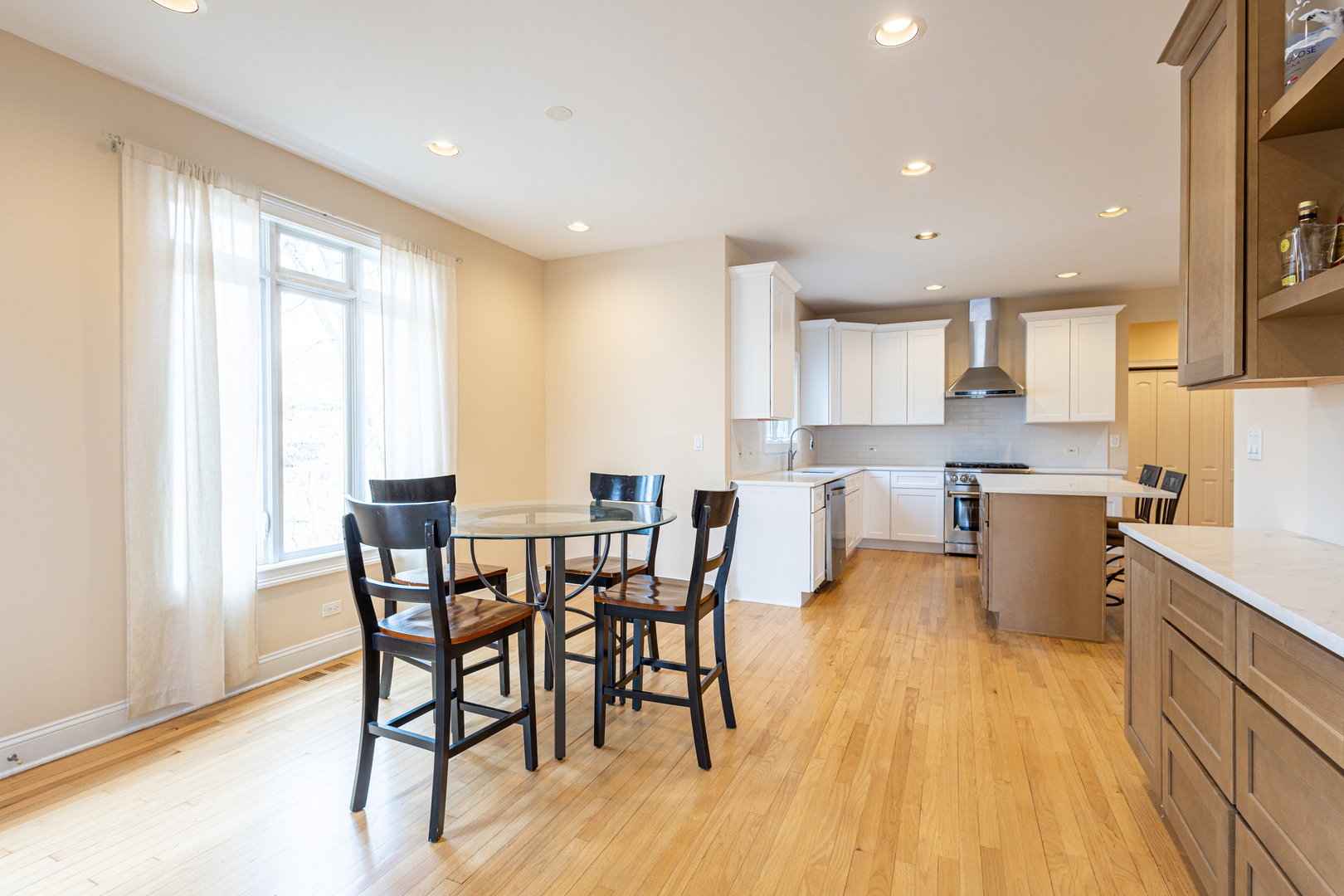 6441 Blackhawk Trail, Indian Head Park, IL 60525