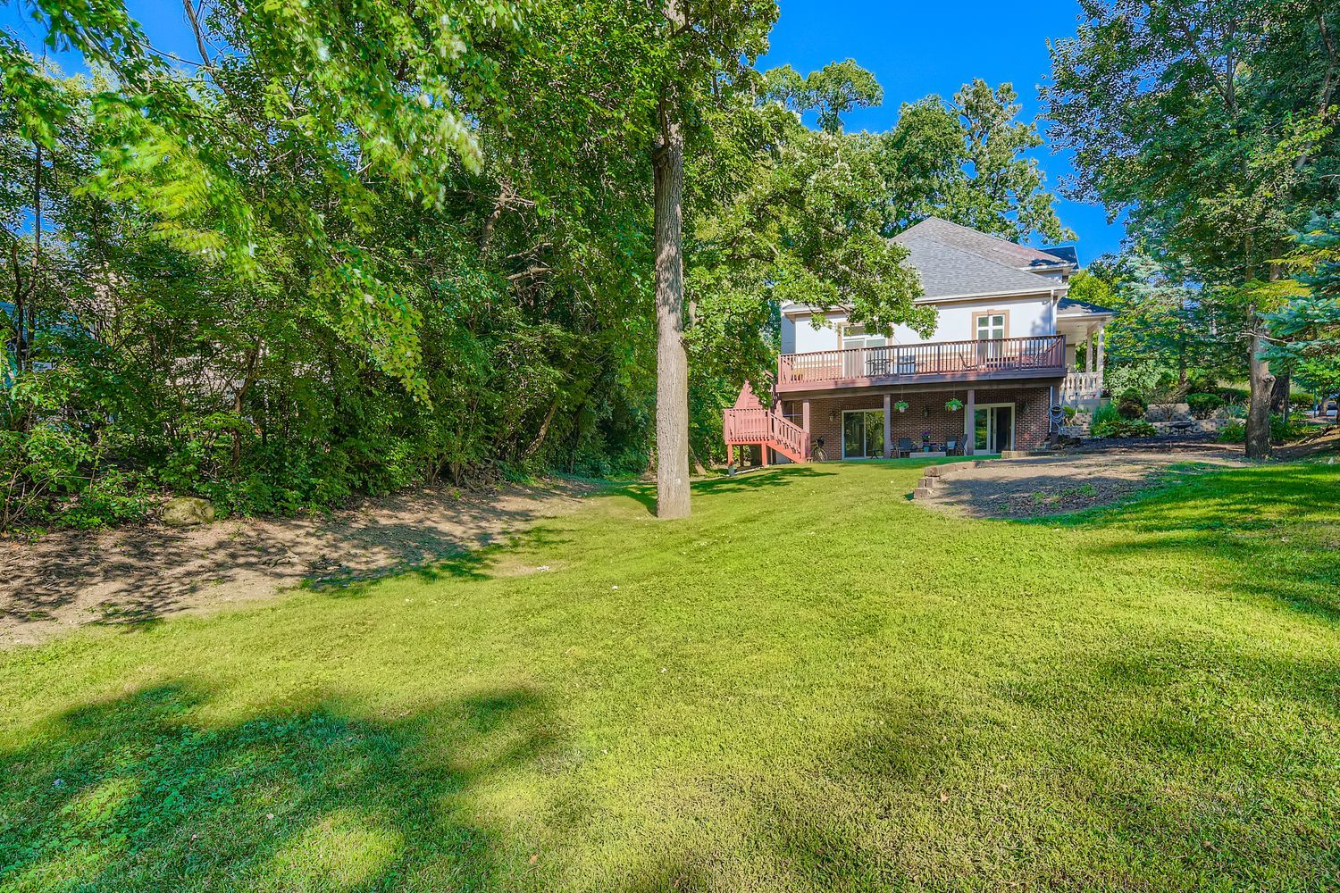 6441 Blackhawk Trail, Indian Head Park, IL 60525