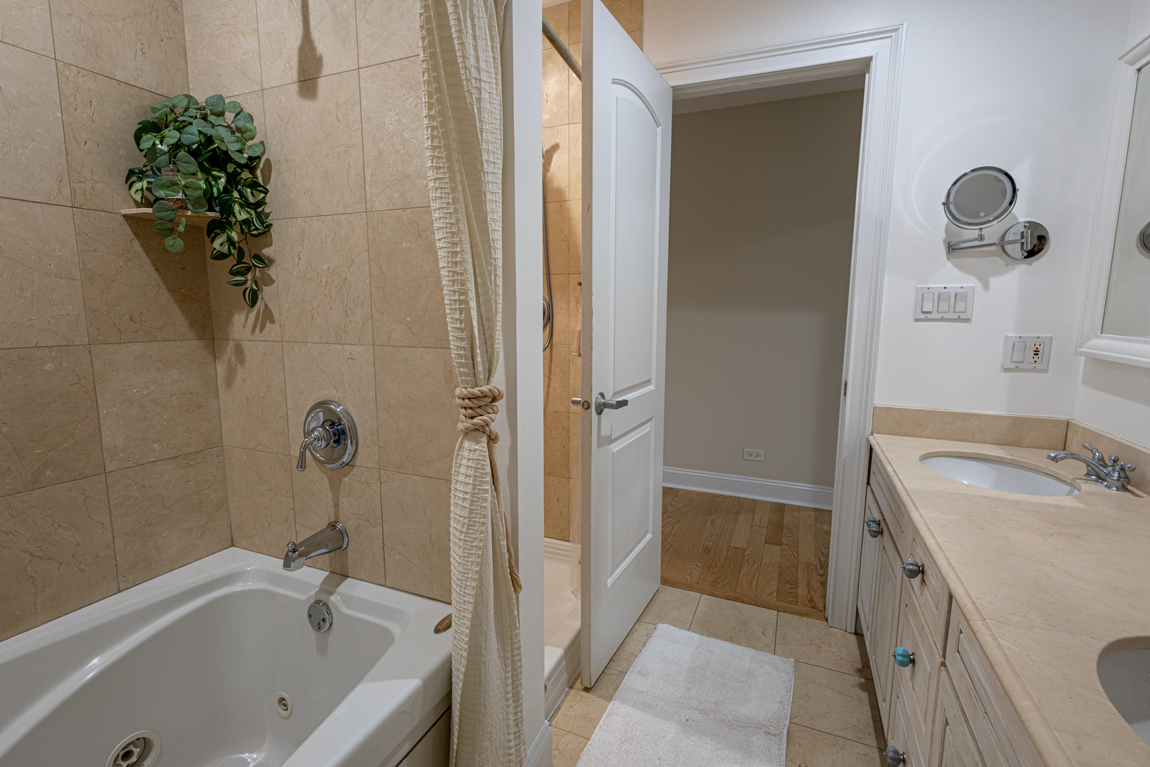 6441 Blackhawk Trail, Indian Head Park, IL 60525