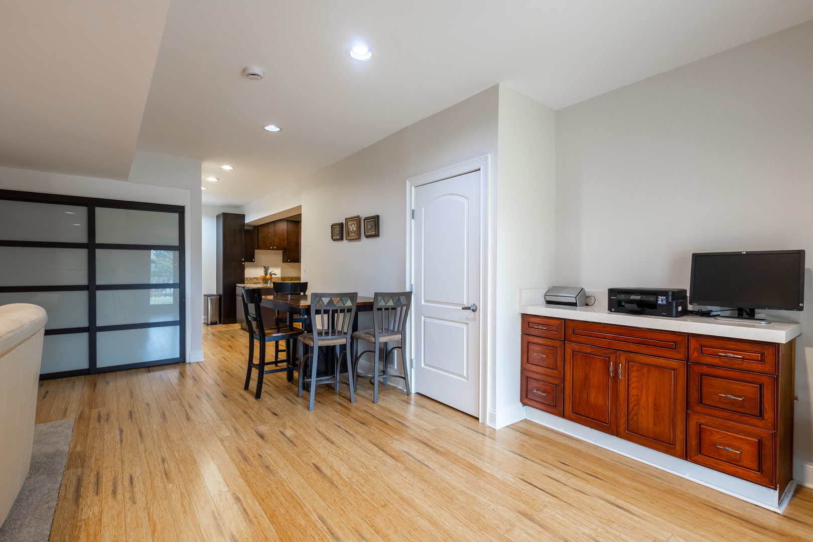 6441 Blackhawk Trail, Indian Head Park, IL 60525