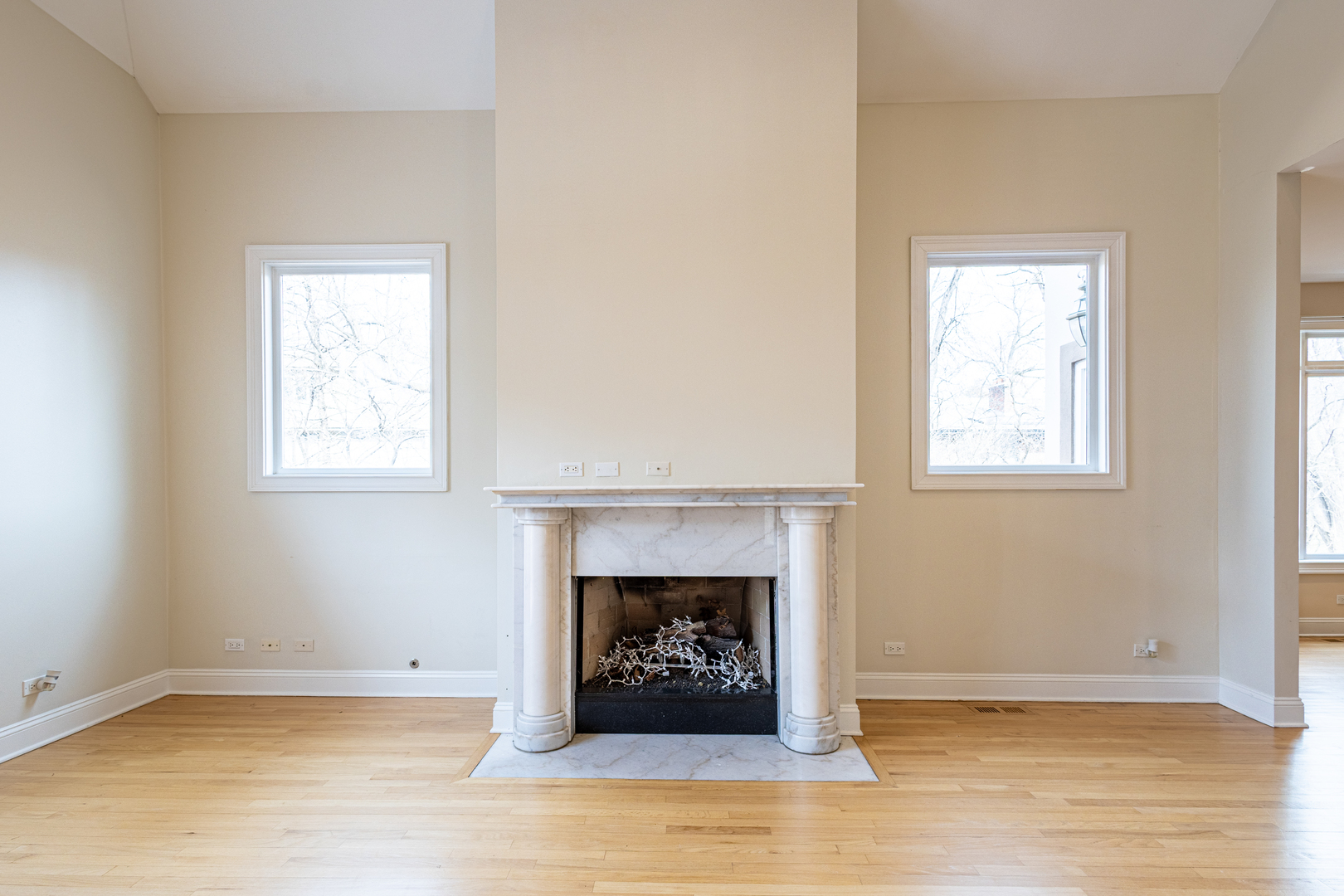 6441 Blackhawk Trail, Indian Head Park, IL 60525