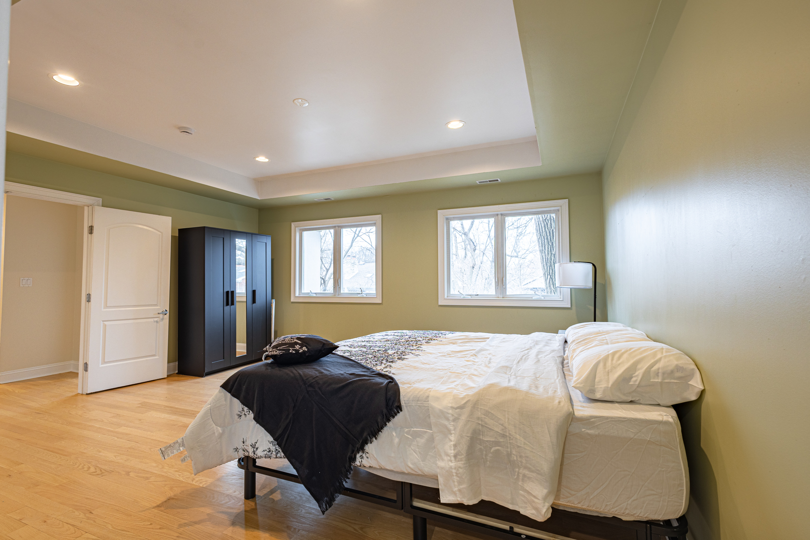 6441 Blackhawk Trail, Indian Head Park, IL 60525