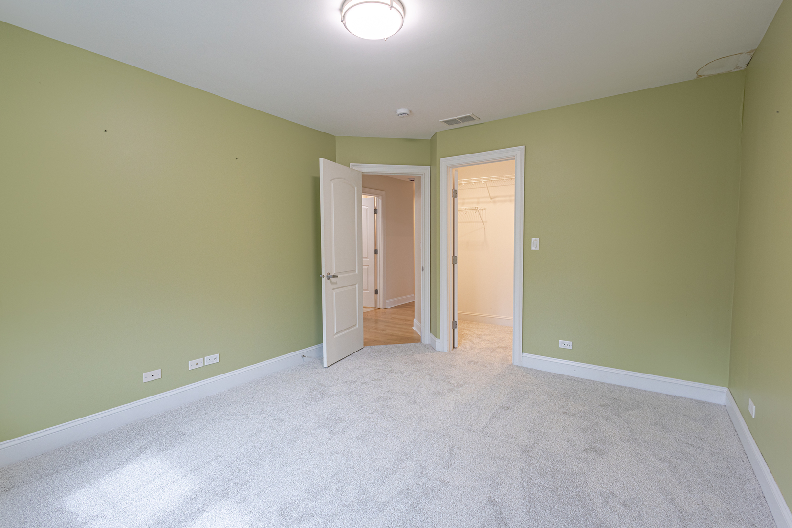 6441 Blackhawk Trail, Indian Head Park, IL 60525