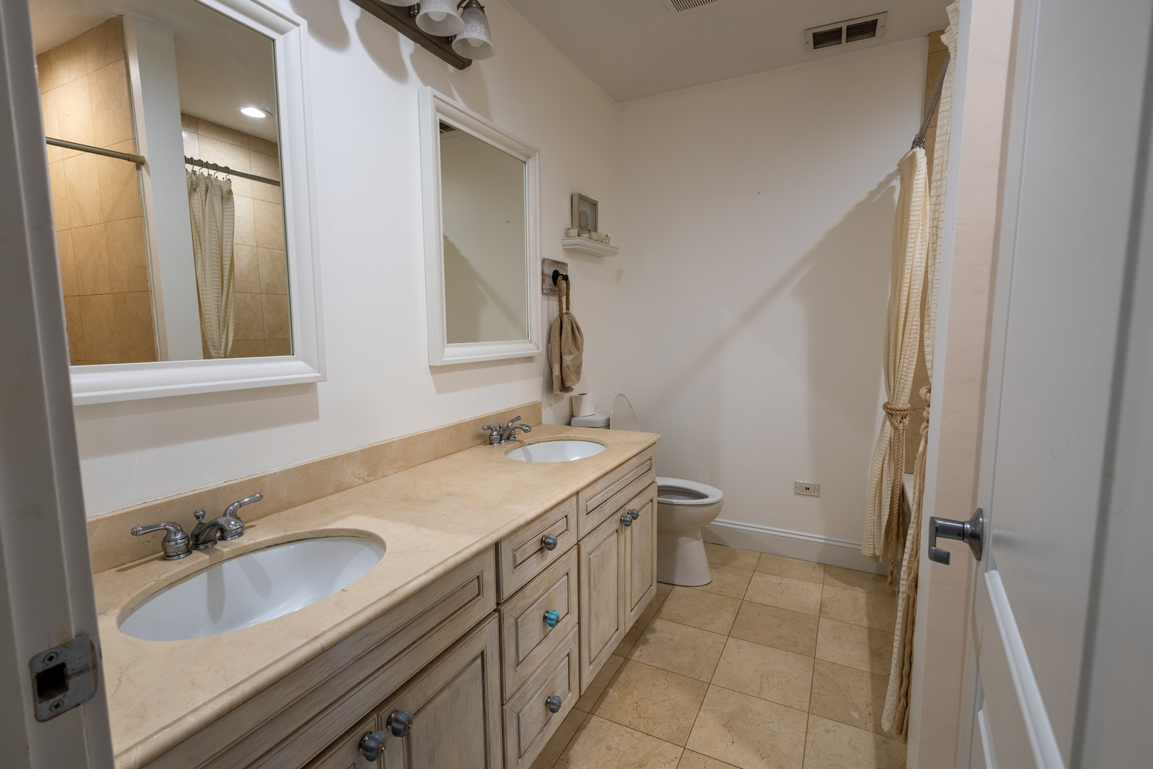 6441 Blackhawk Trail, Indian Head Park, IL 60525