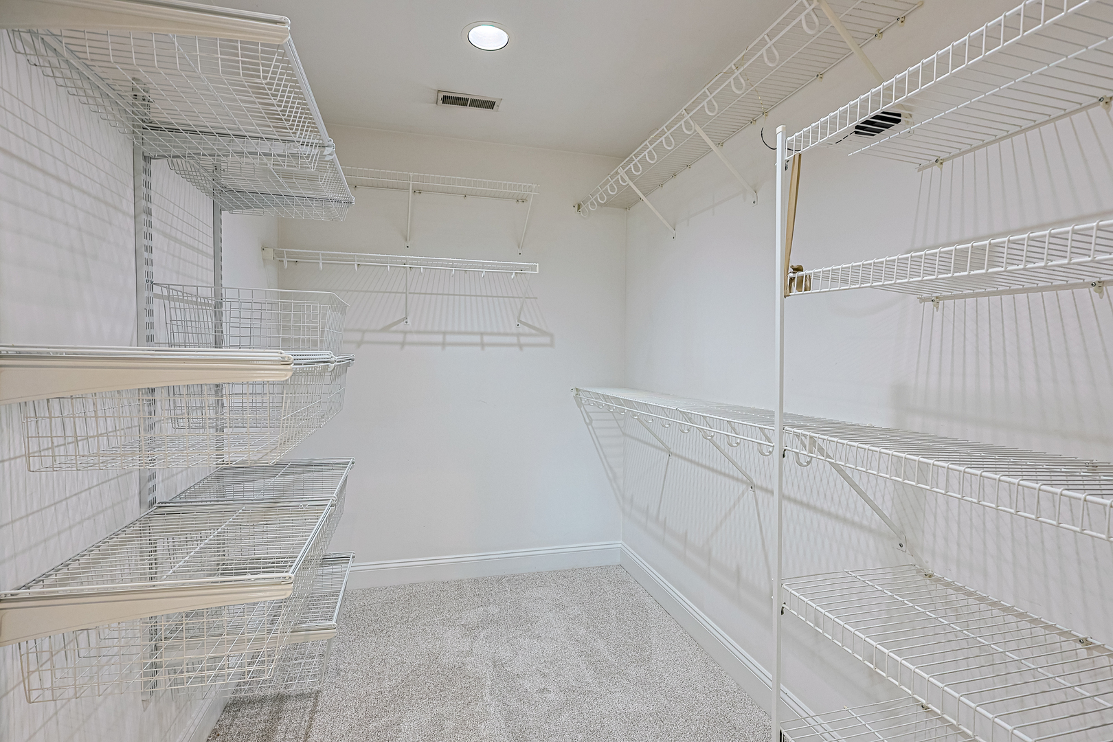 6441 Blackhawk Trail, Indian Head Park, IL 60525