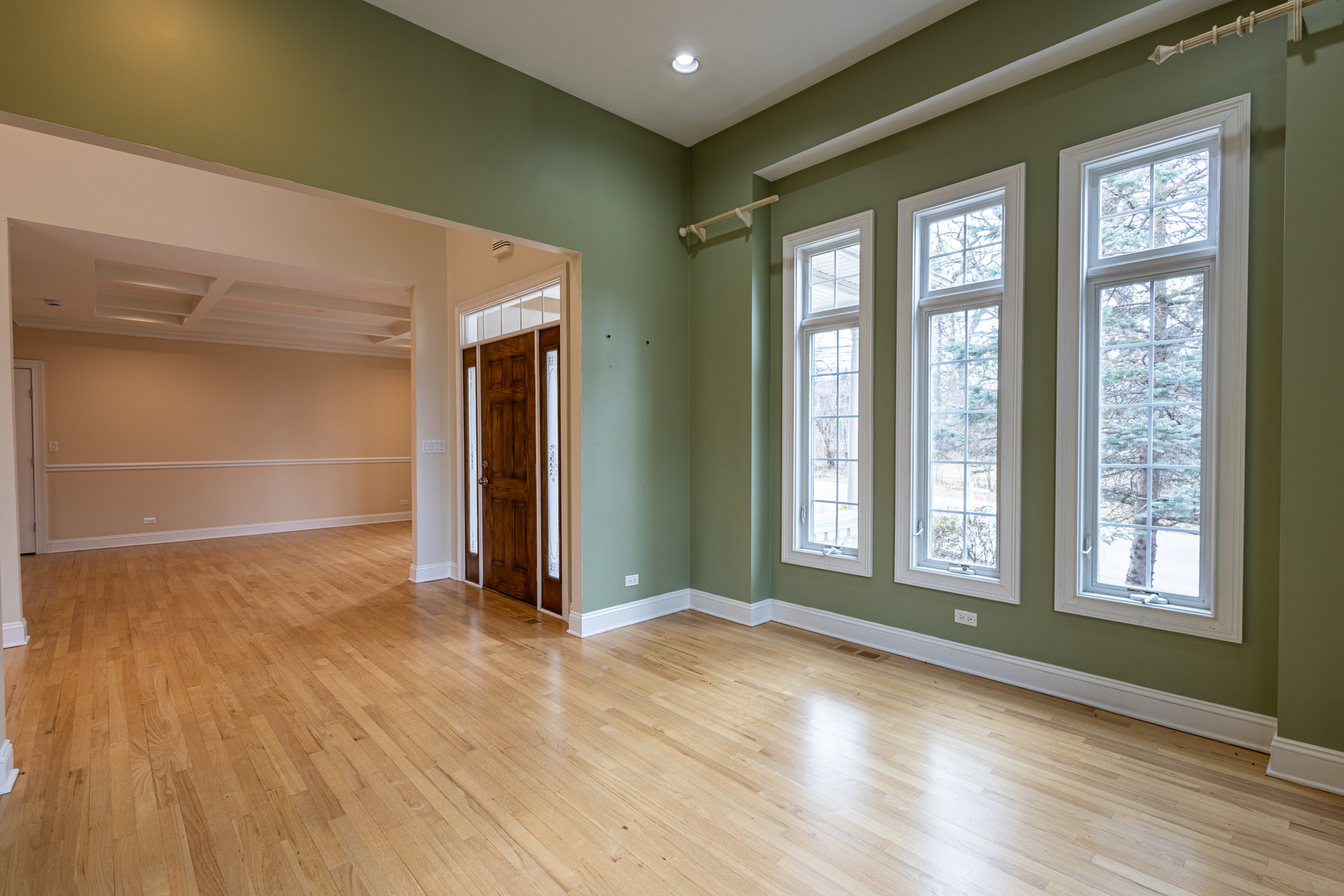 6441 Blackhawk Trail, Indian Head Park, IL 60525