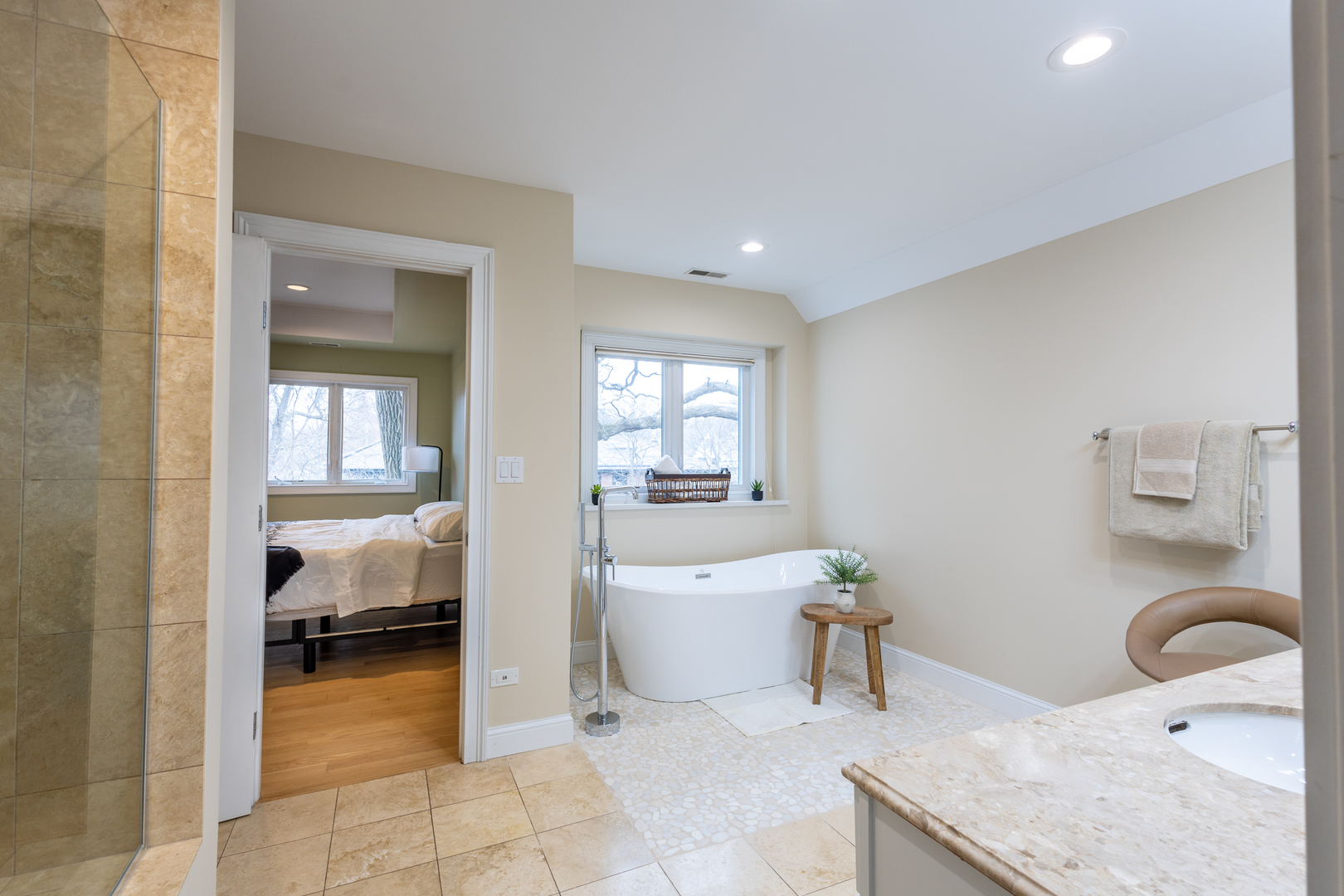 6441 Blackhawk Trail, Indian Head Park, IL 60525