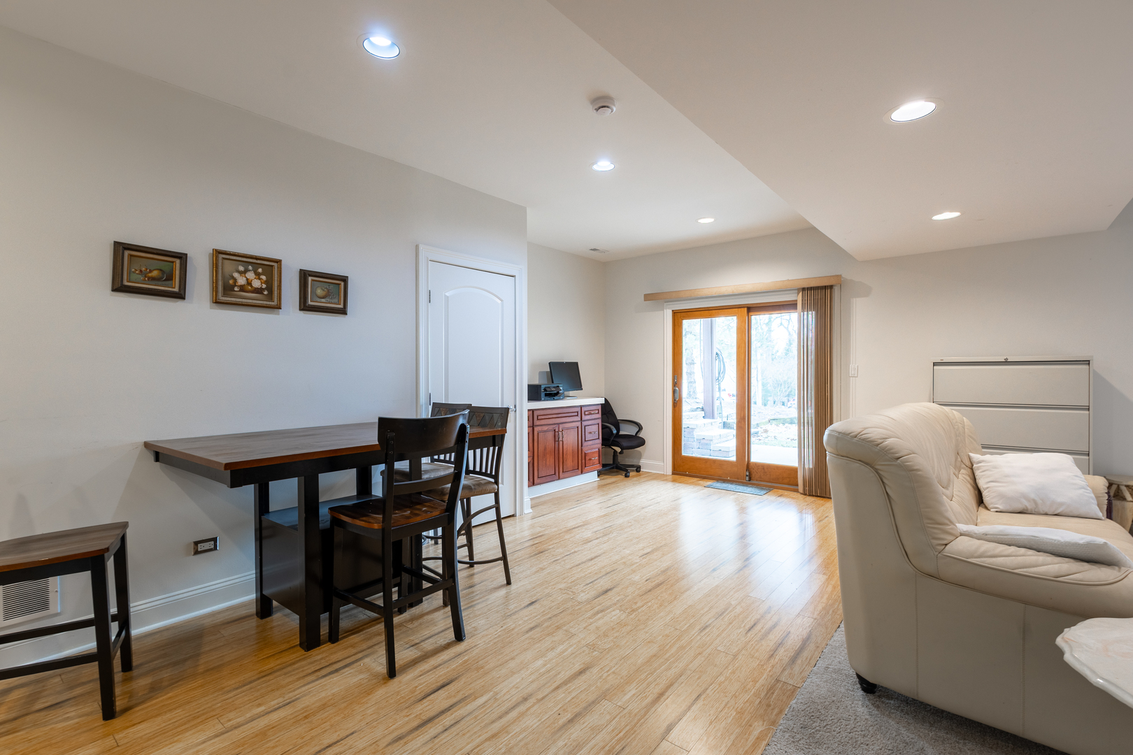 6441 Blackhawk Trail, Indian Head Park, IL 60525