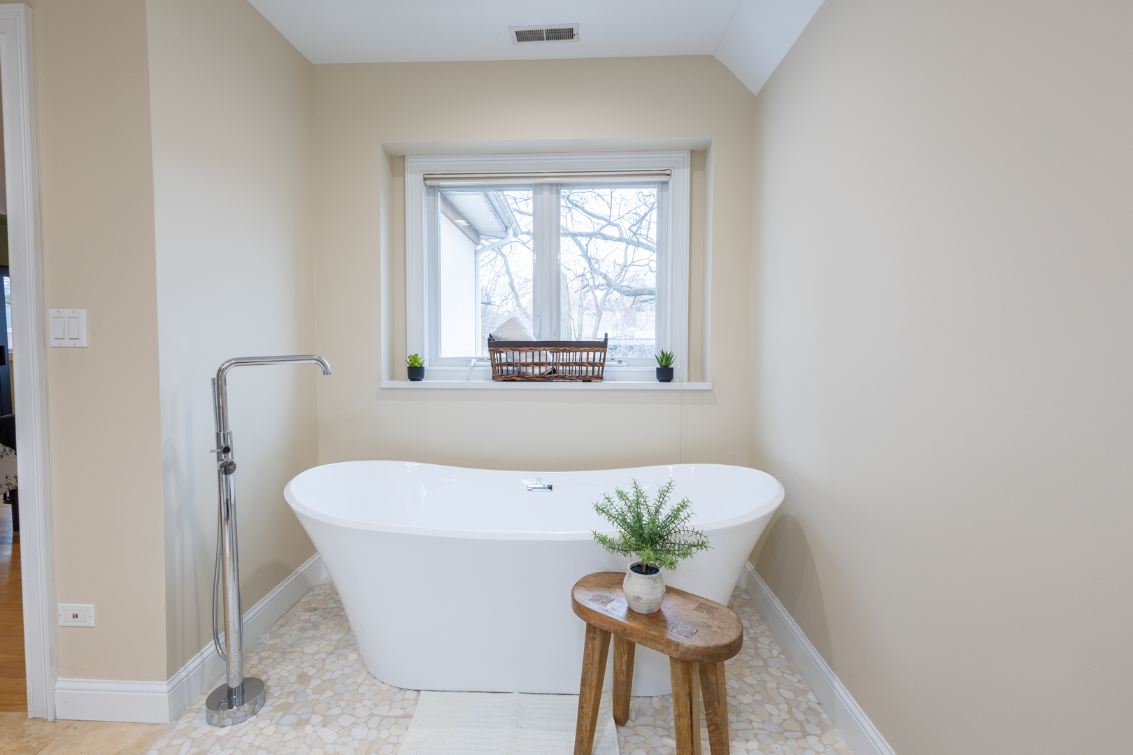 6441 Blackhawk Trail, Indian Head Park, IL 60525