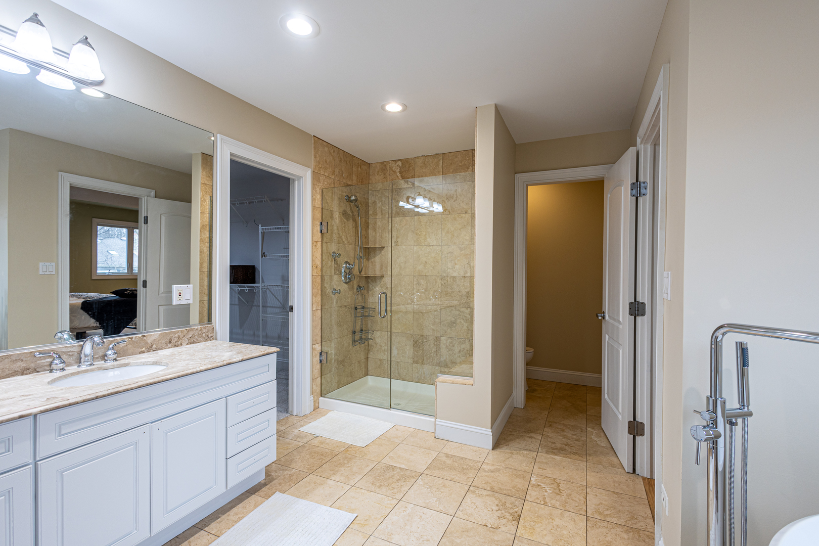 6441 Blackhawk Trail, Indian Head Park, IL 60525