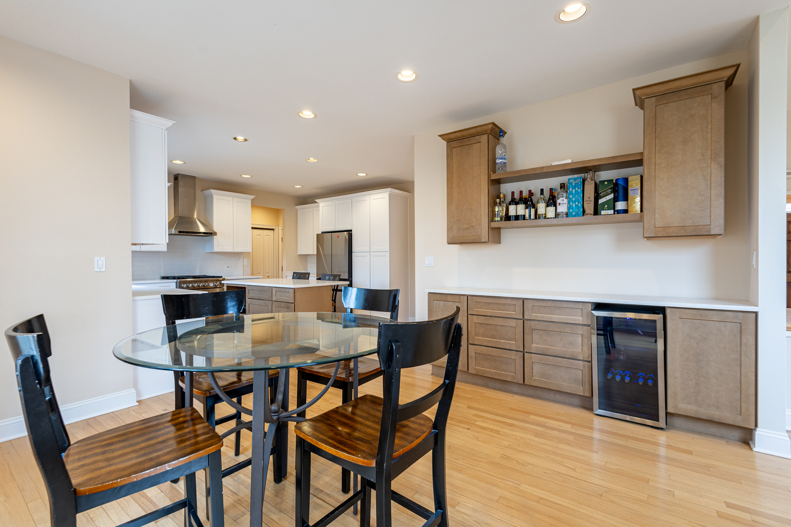 6441 Blackhawk Trail, Indian Head Park, IL 60525