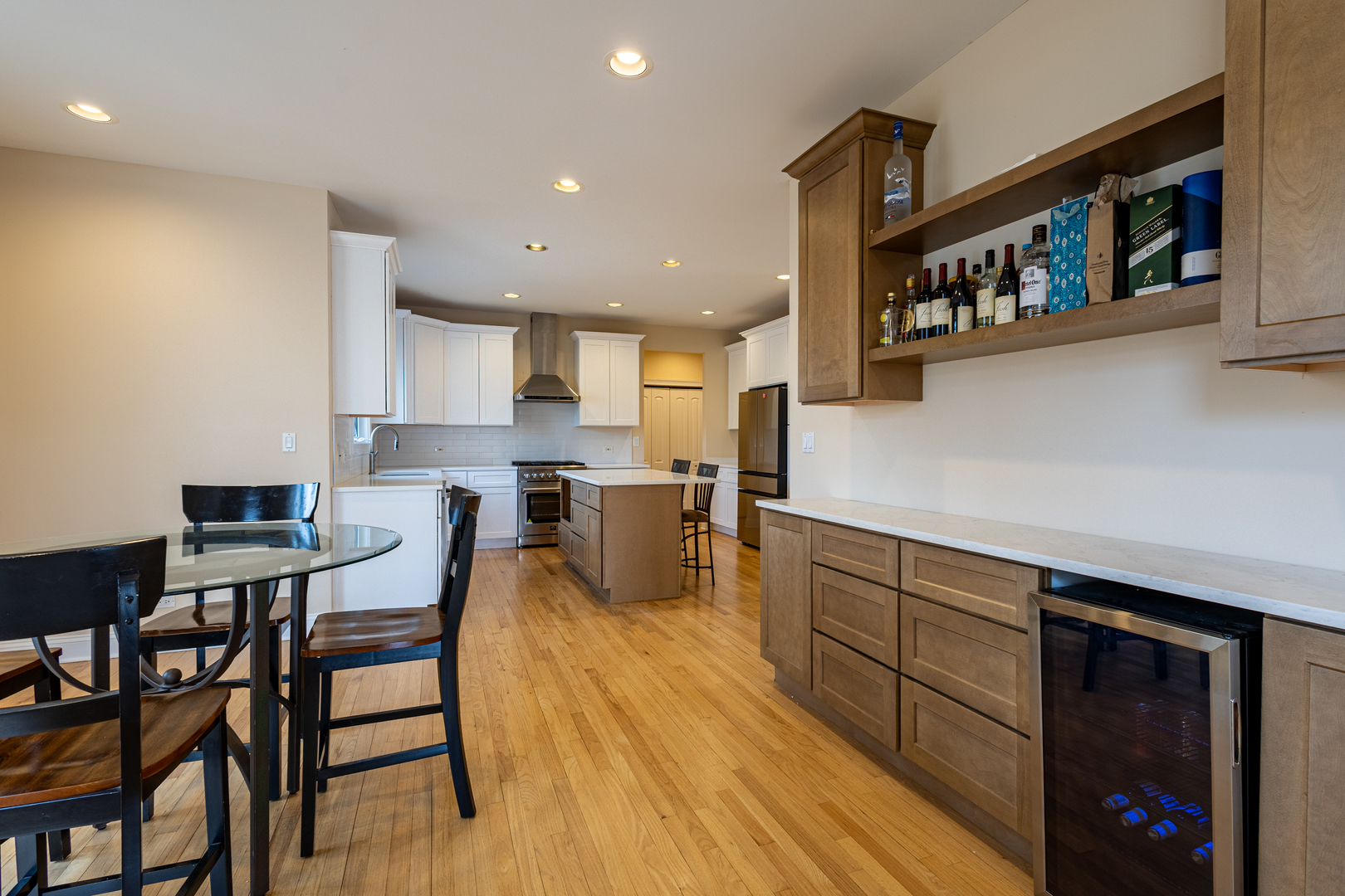 6441 Blackhawk Trail, Indian Head Park, IL 60525